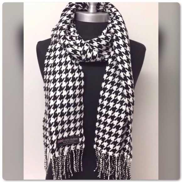 BRAND NEW WHITE SCARF 100/% CASHMERE WRAP SHAWL VERY SOFT MADE IN SCOTLAND S#5